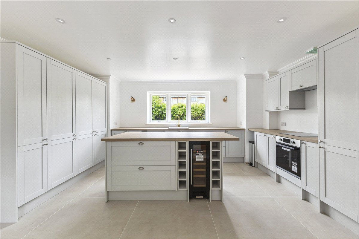 4 bedroom House, High Street, Burbage, SN8 - Available, Image 13