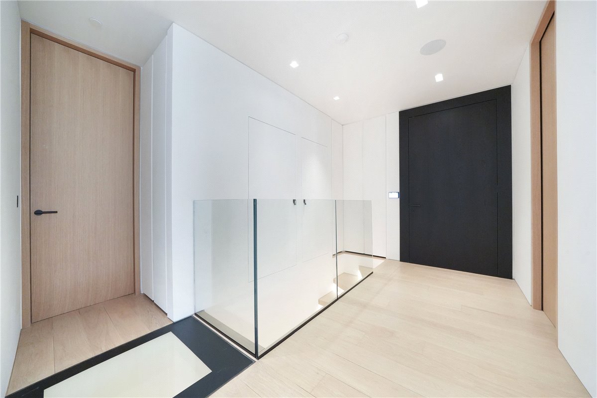 3 bedroom Maisonette, St Mary Abbots Place, Kensington, W8 - Available, Image 11