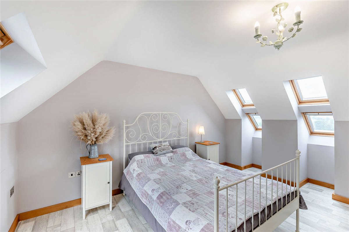 4 bedroom House, Trewern, Welshpool, SY21 - Available, Image 2