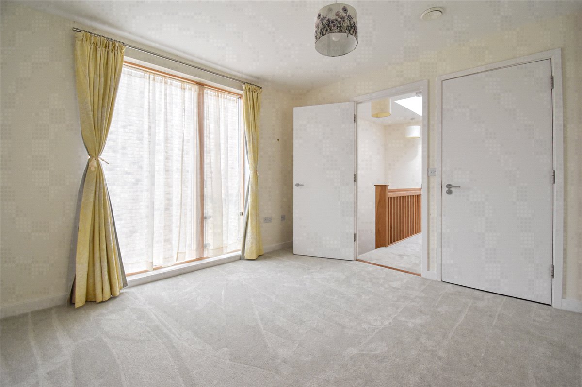 4 bedroom House, Royal Way, Trumpington, CB2 - , Image 7