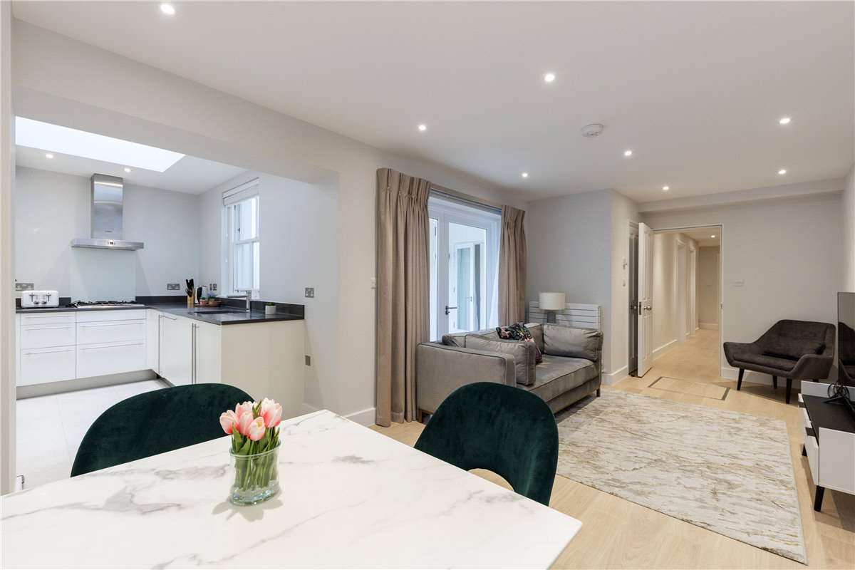 2 bedroom Flat, Gloucester Place, Marylebone, W1U - Available
