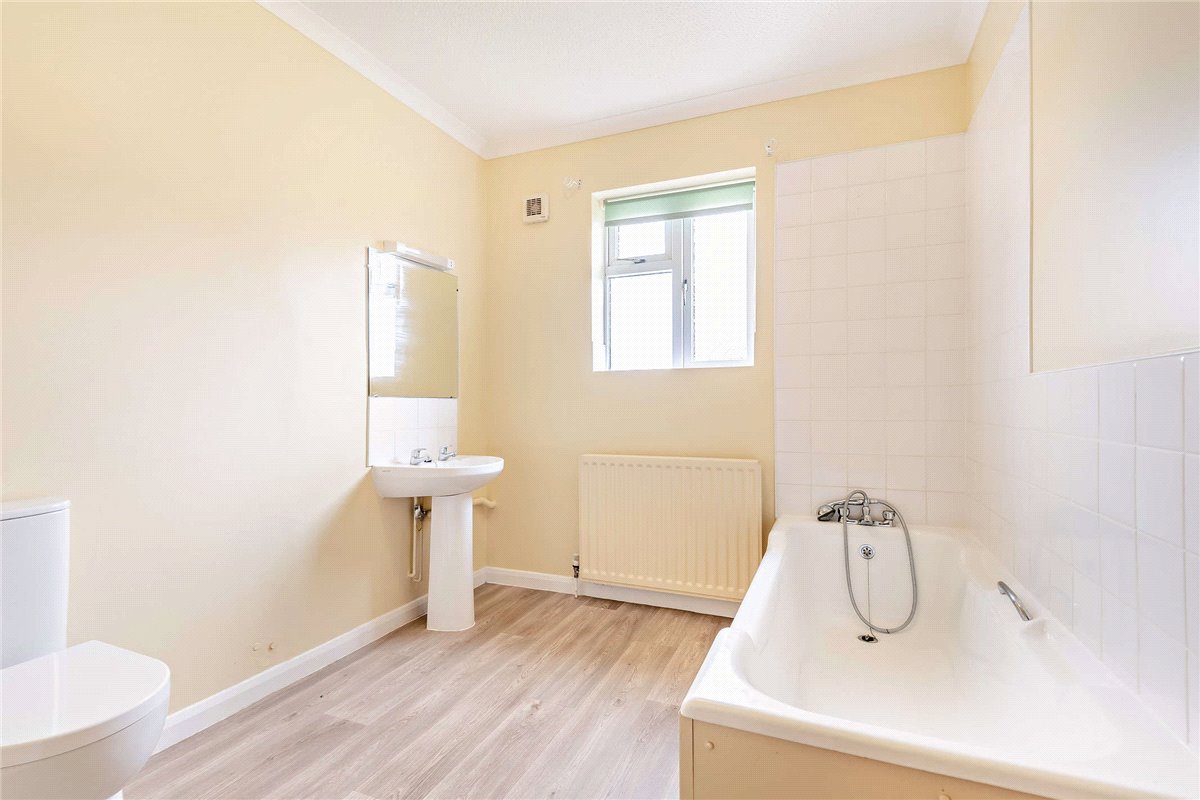 3 bedroom Bungalow, Gore End Road, Ball Hill, RG20 - , Image 4