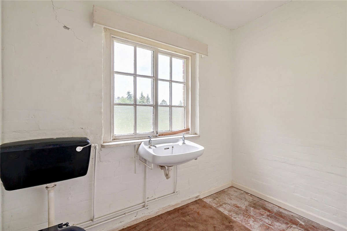 3 bedroom House, Soke Road, Silchester, RG7 - Available, Image 9