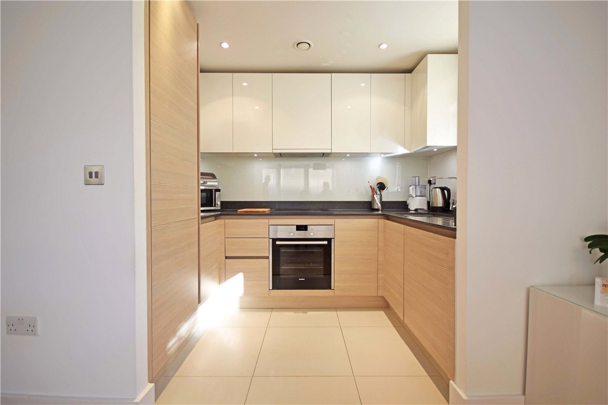 2 bedroom Flat, Newton Court, Kingsley Walk, CB5 - Available, Image 7