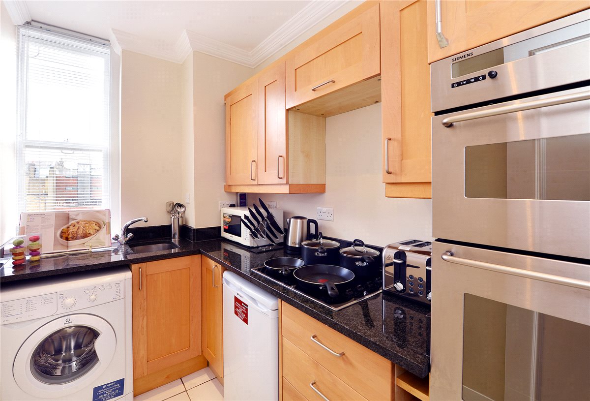 2 bedroom Flat, Hill Street, Mayfair, W1J - Available, Image 2