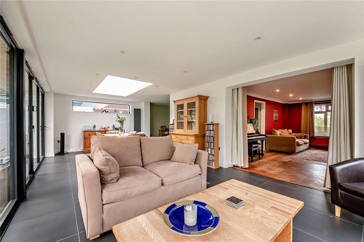 4 bedroom House, Falcon House Gardens, Woolton Hill, RG20 - Available, Image 8