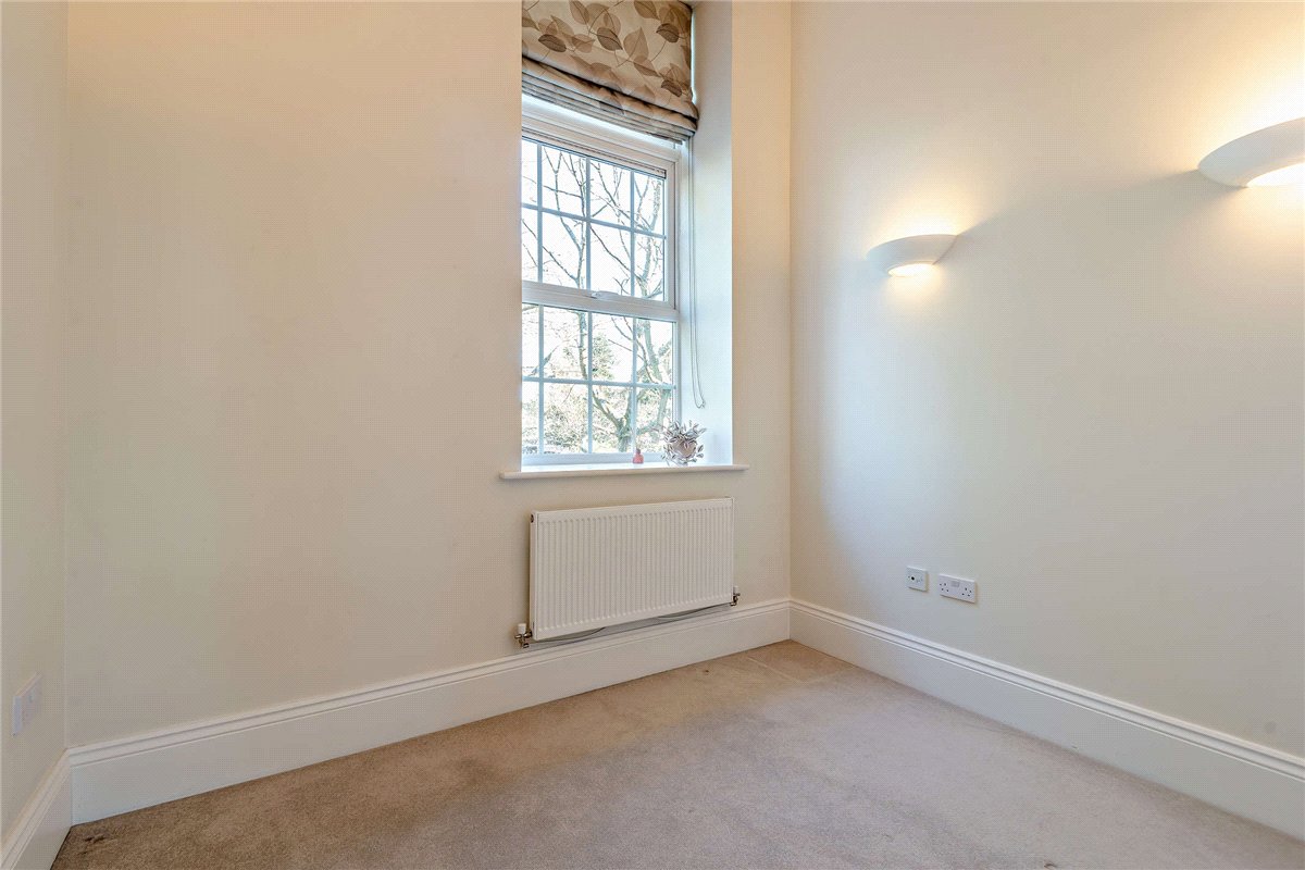 1 bedroom Flat, Ireland Drive, Newbury, RG14 - Available, Image 3