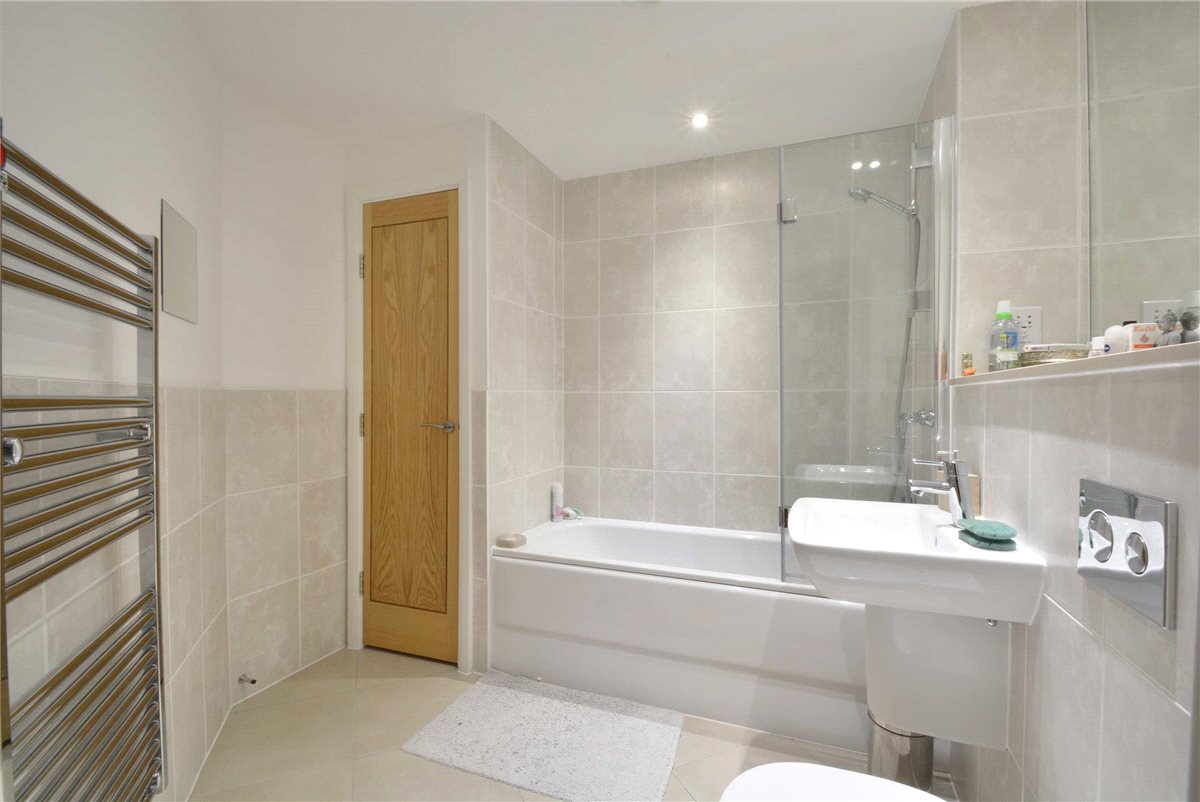 1 bedroom Flat, Racecourse Road, Newbury, RG14 - Available, Image 4