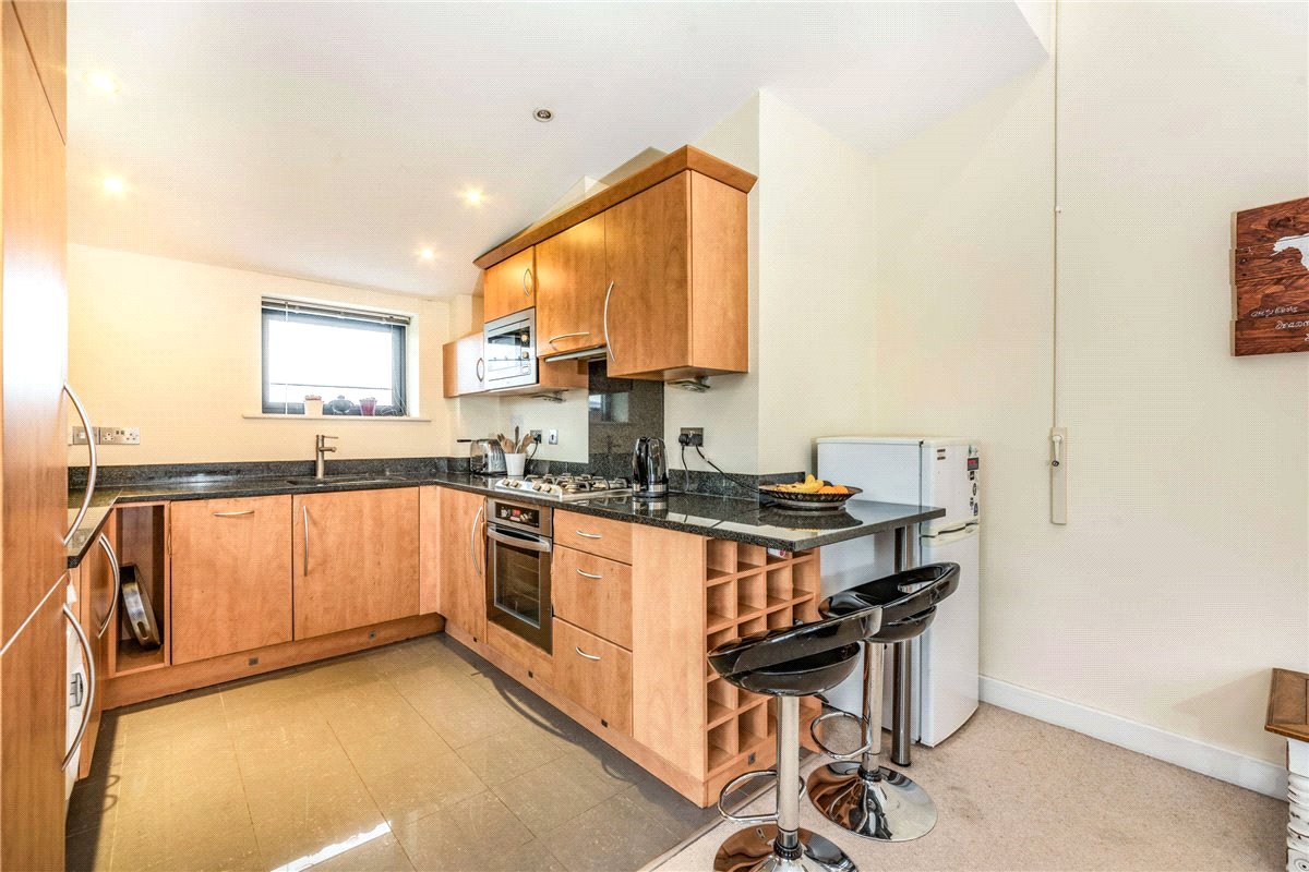 2 bedroom Flat, Old Bath Road, Newbury, RG14 - Under Offer, Image 11