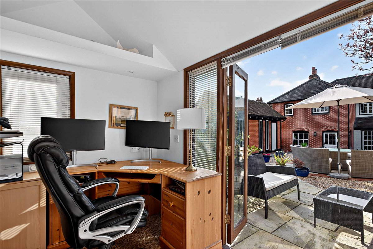 4 bedroom House, George Street, Kingsclere, RG20 - Available, Image 24