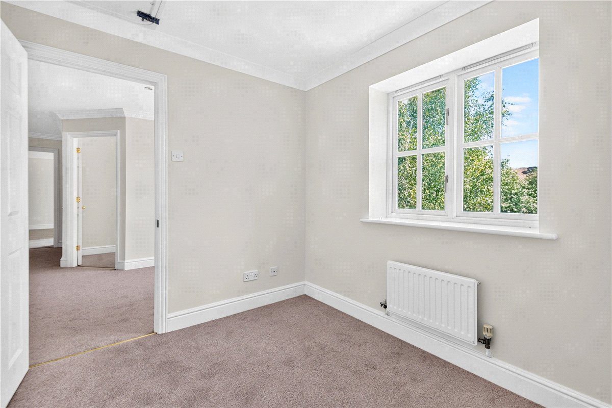 5 bedroom House, Whitethorn Close, Stoke Mandeville, HP22 - Available, Image 13