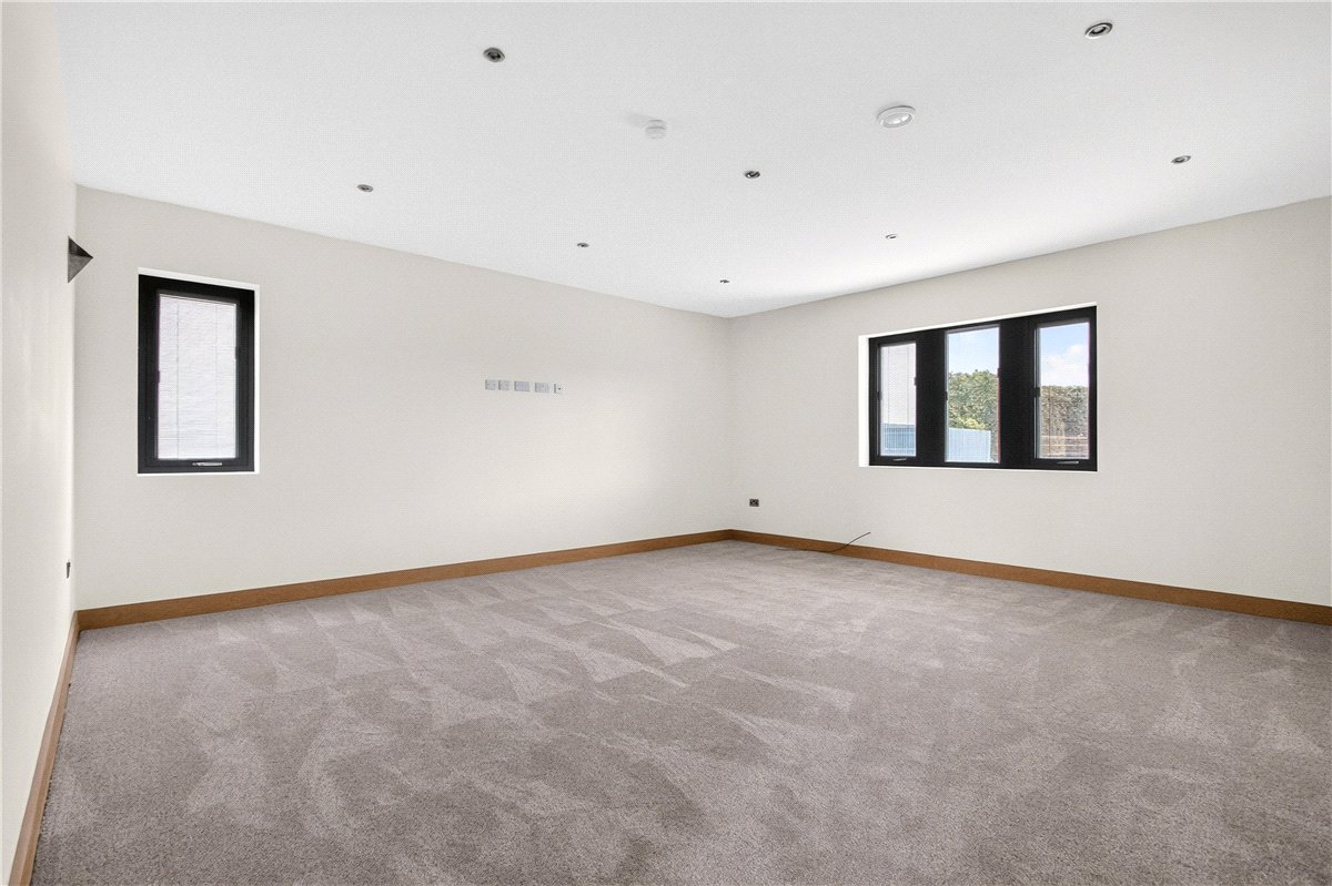 4 bedroom House, Warmfield Lane, Warmfield, WF1 - Available, Image 2