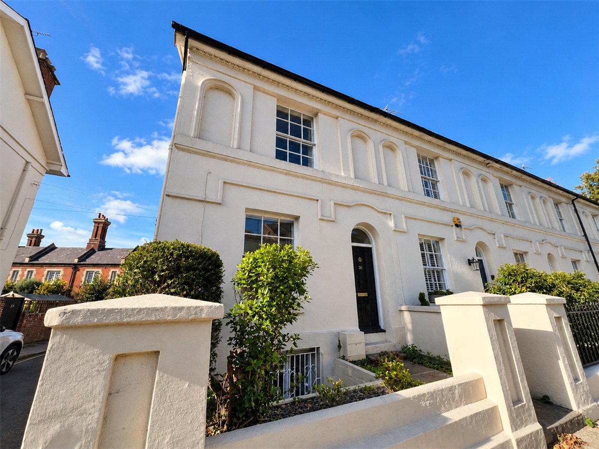3 bedroom House, Eastgate Street, Winchester, SO23 - Available