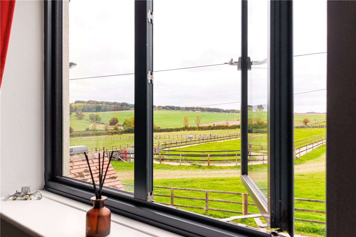 4 bedroom House, Russley Park, Baydon, SN8 - Available, Image 9