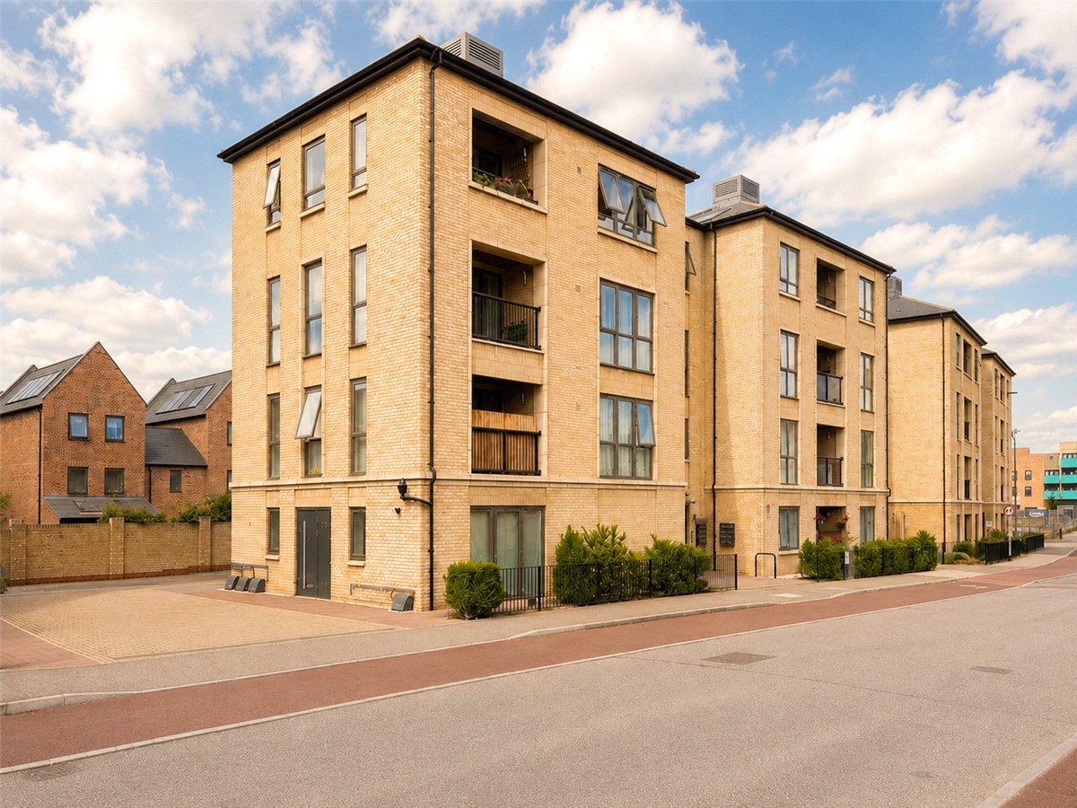 2 bedroom Flat, Lawrence Weaver Road, Cambridge, CB3 - Available