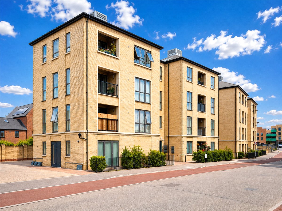 2 bedroom Flat, Lawrence Weaver Road, Cambridge, CB3 - Available