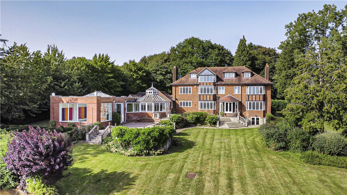 6 bedroom House, Chalk Lane, Hyde Heath, HP6 - Available