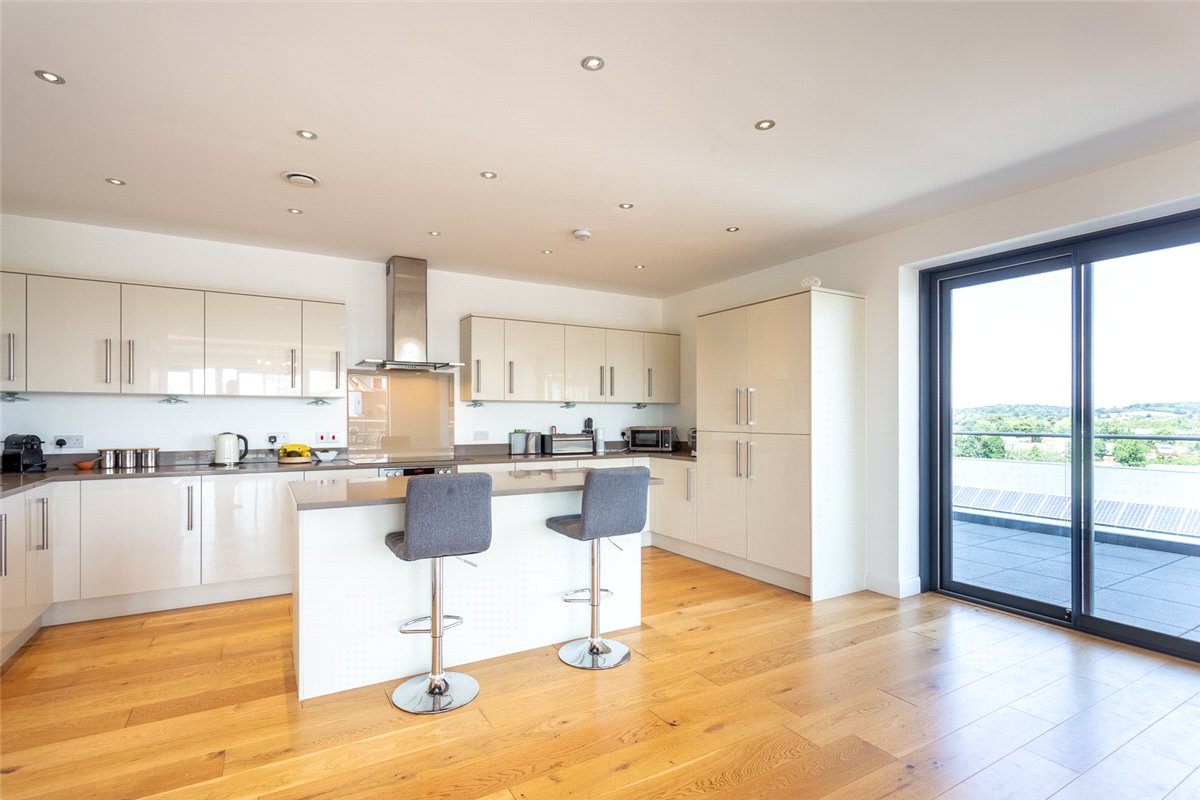 3 bedroom Flat, Chatham House, Racecourse Road, RG14 - Available, Image 5