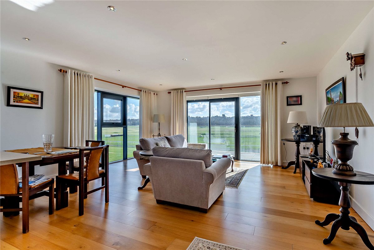 2 bedroom Flat, Kingman Way, Newbury, RG14 - Available, Image 3