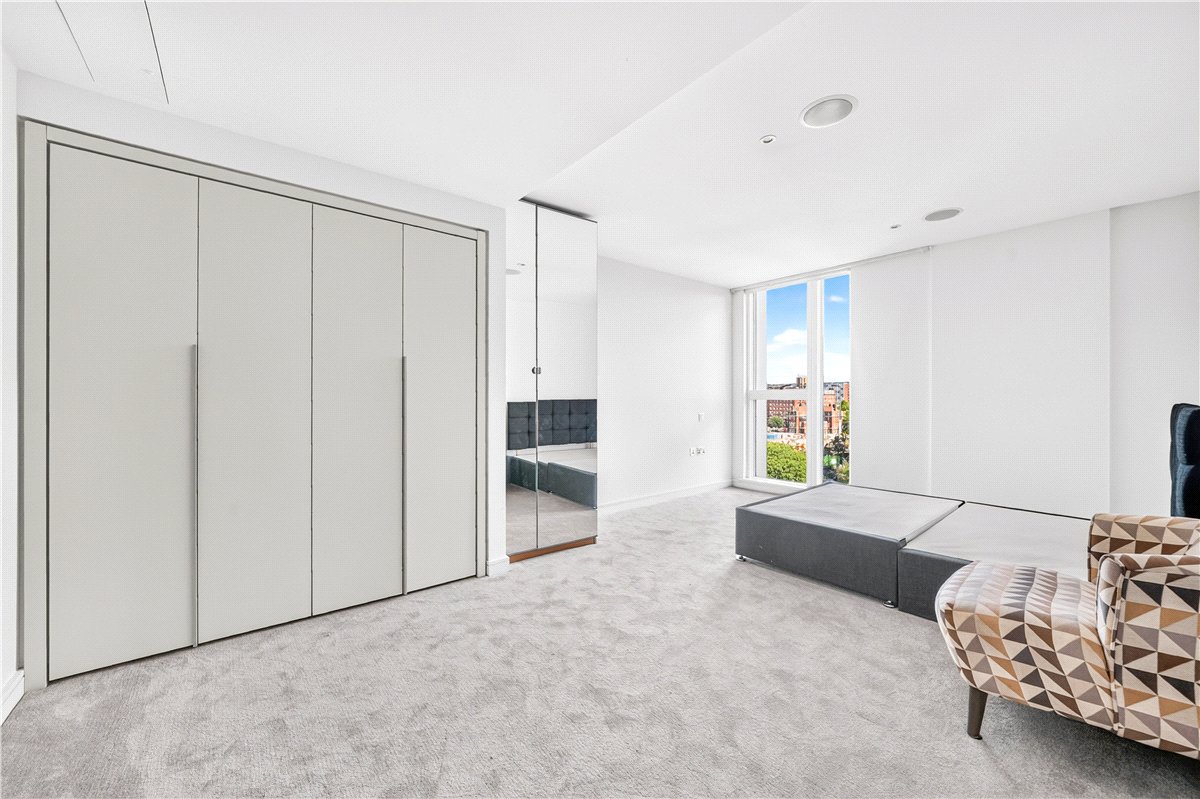 3 bedroom Flat, Gatiff Road, Pimlico, SW1W - Available, Image 8