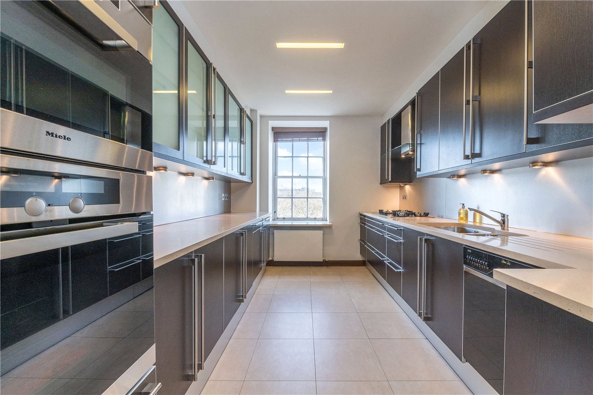 3 bedroom Flat, Grosvenor Square, Mayfair, W1K - Available, Image 2