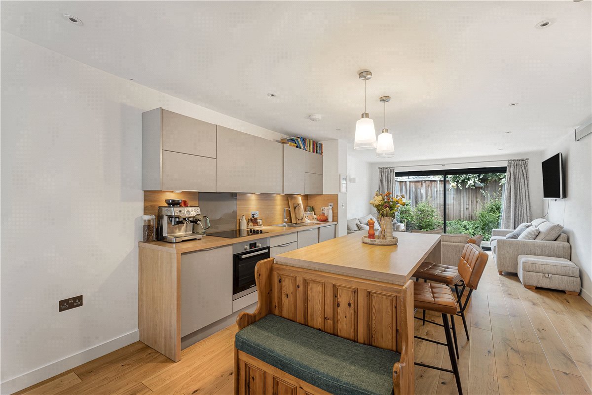 2 bedroom House, Wellington Street, Oxford, OX2 - 