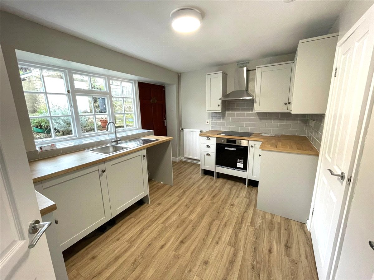 3 bedroom Cottage, Main Street, Ledston, WF10 - , Image 2
