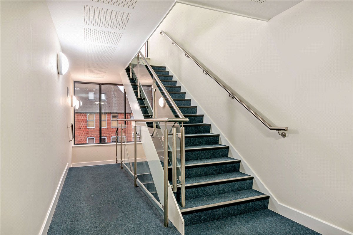 2 bedroom Flat, West Street, Newbury, RG14 - Available, Image 5