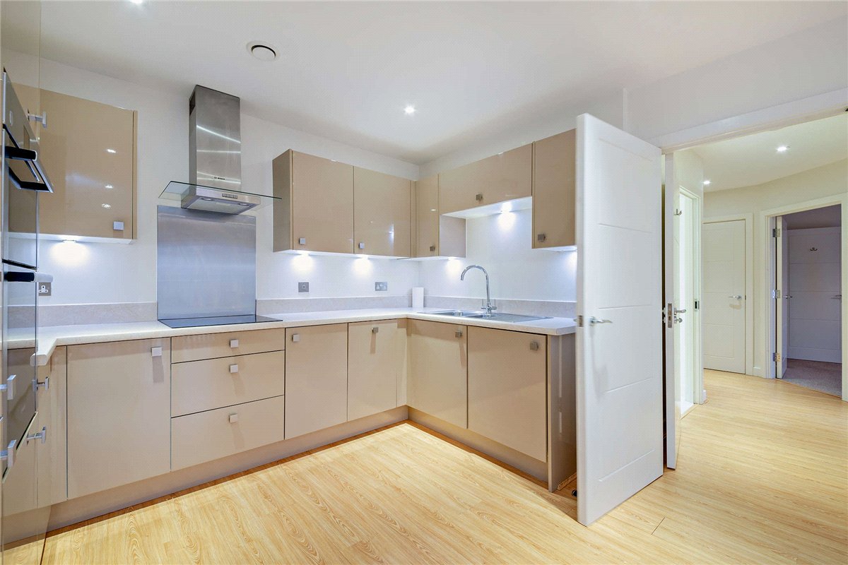 2 bedroom Flat, West Street, Newbury, RG14 - Available, Image 5