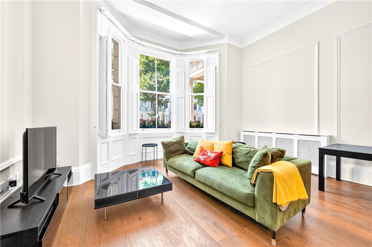 2 bedroom Flat, Queens Gate, South Kensington, SW7 - Available