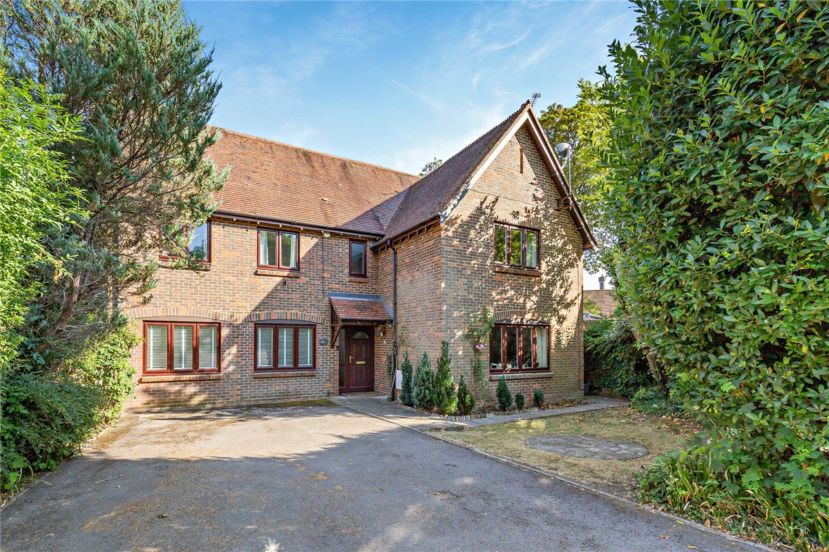 5 bedroom House, Meredun Close, Hursley, SO21 - Available