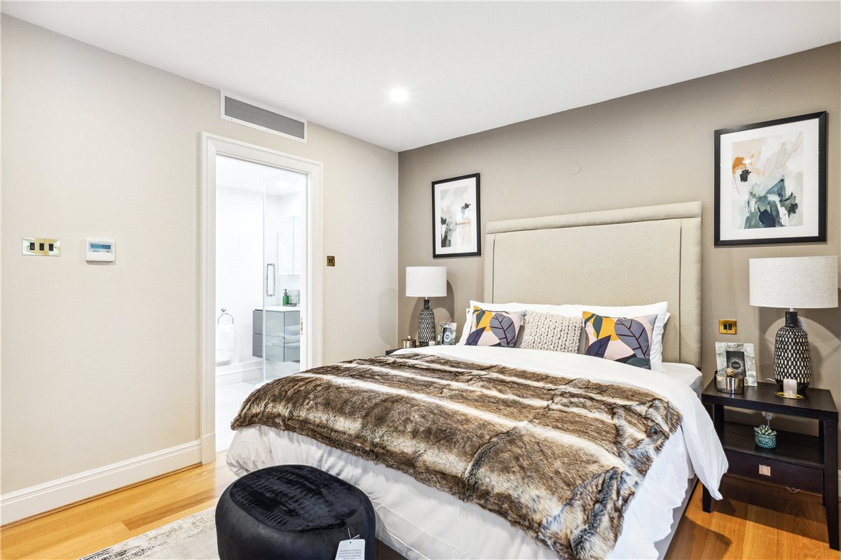2 bedroom Maisonette, Woods Mews, Mayfair, W1K - Available, Image 13