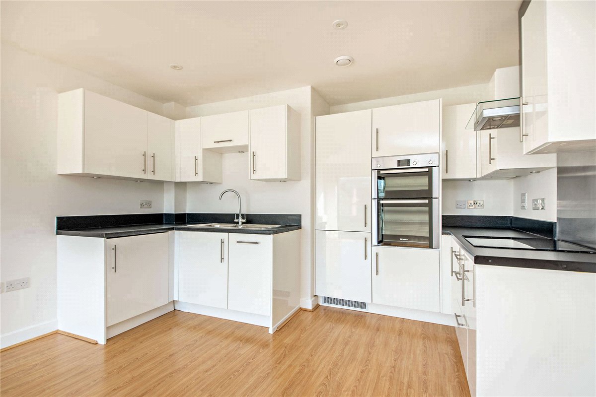 2 bedroom Flat, West Street, Newbury, RG14 - Available, Image 5