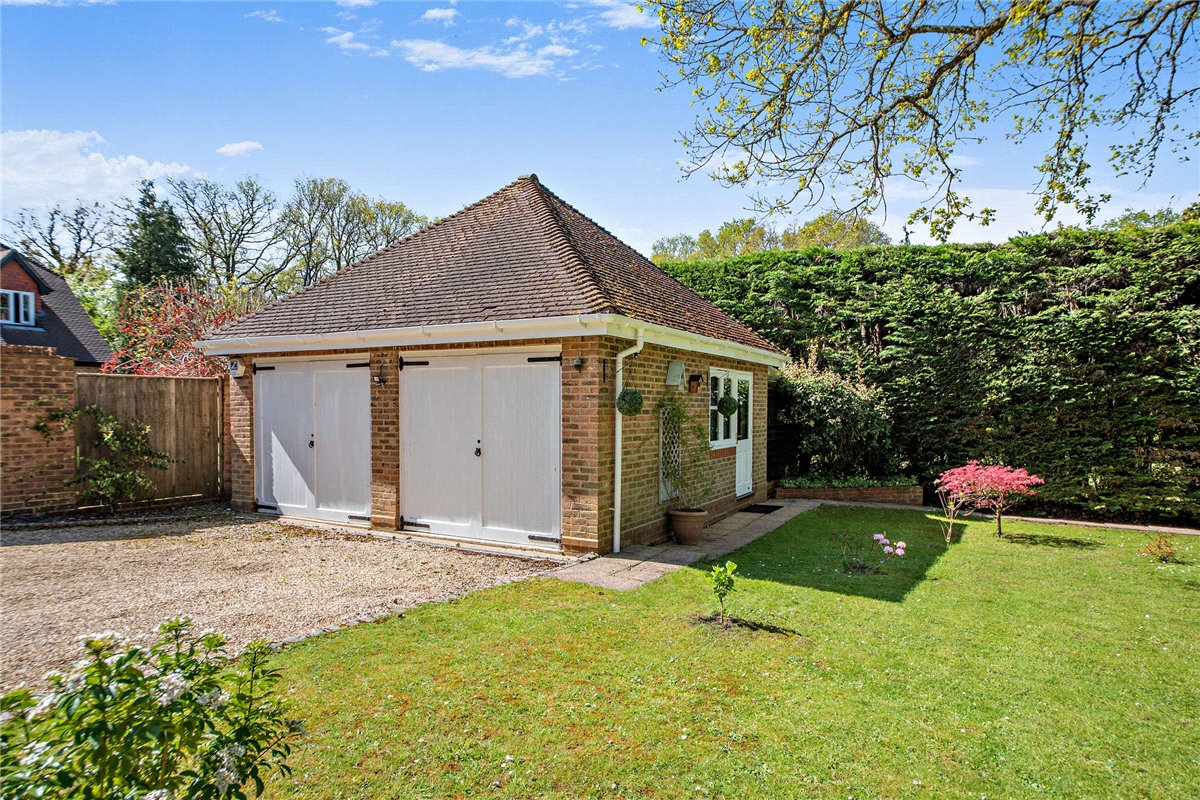 5 bedroom House, Oak Close, Baughurst, RG26 - Available, Image 22