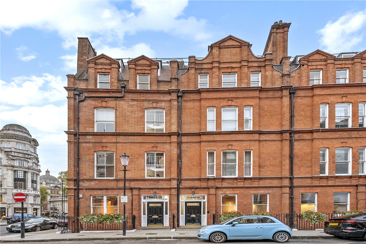 4 bedroom Maisonette, Egerton Gardens, Knightsbridge, SW3 - Available, Image 19