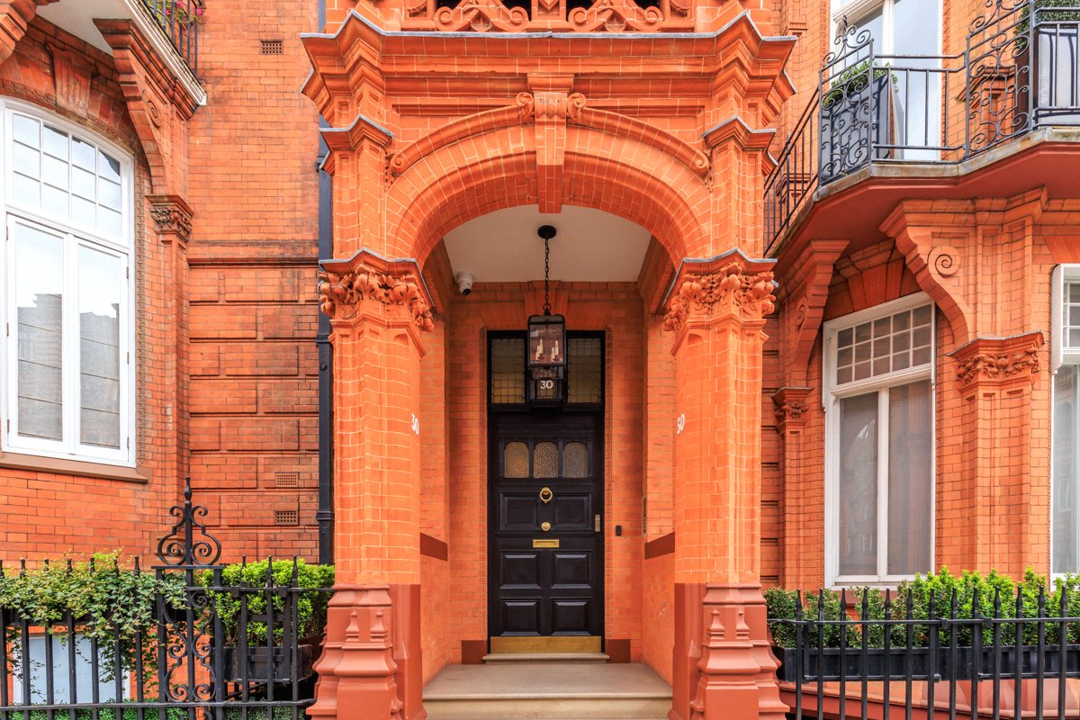 3 bedroom Flat, Pont Street, Knightsbridge, SW1X - Available, Image 3