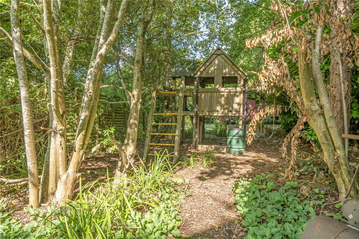 5 bedroom House, Leaze Road, Marlborough, SN8 - Available, Image 23