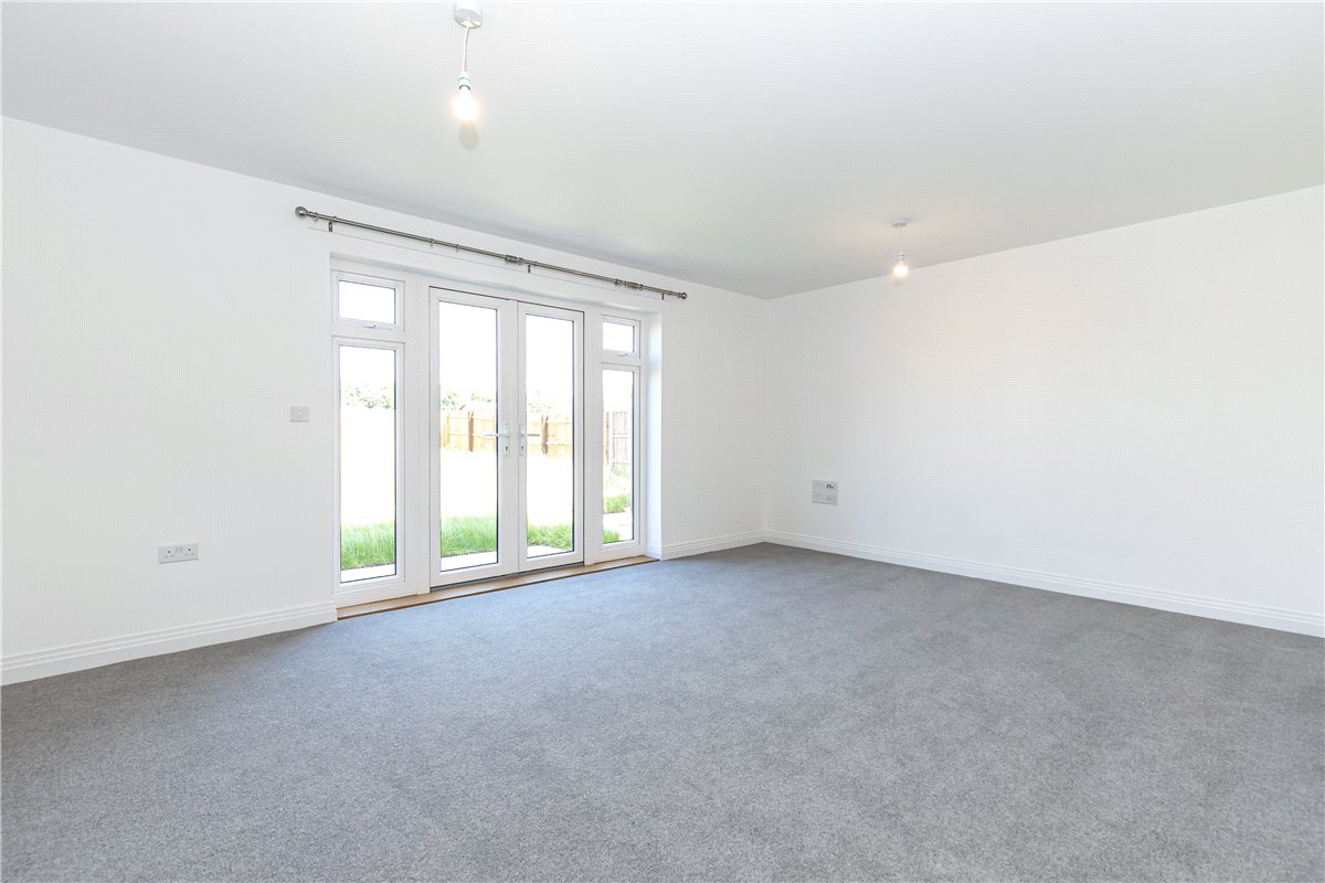 3 bedroom House, Rye Crescent, Curbridge, OX29 - , Image 2