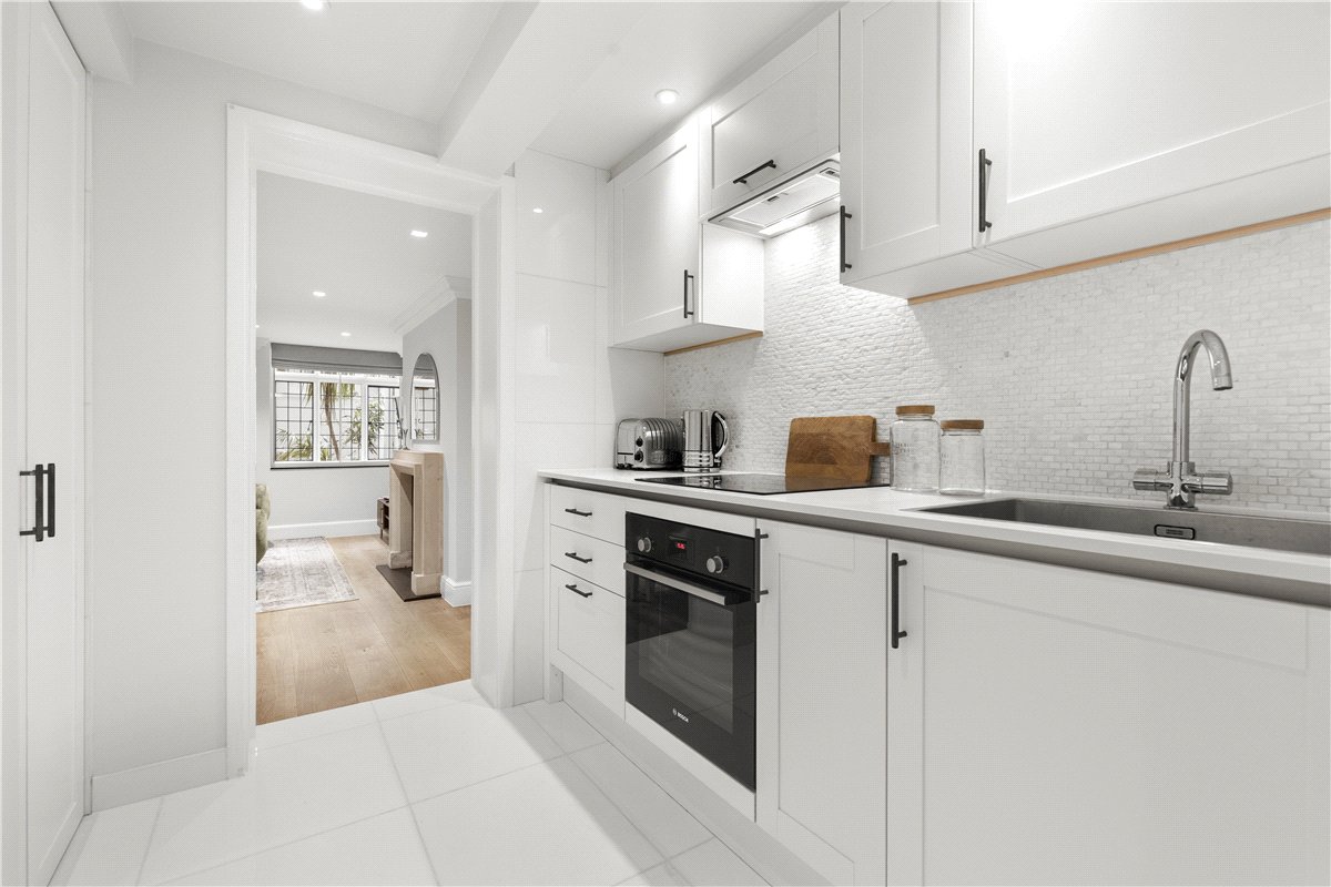 2 bedroom Flat, Cadogan Square, Chelsea, SW1X - Available, Image 13
