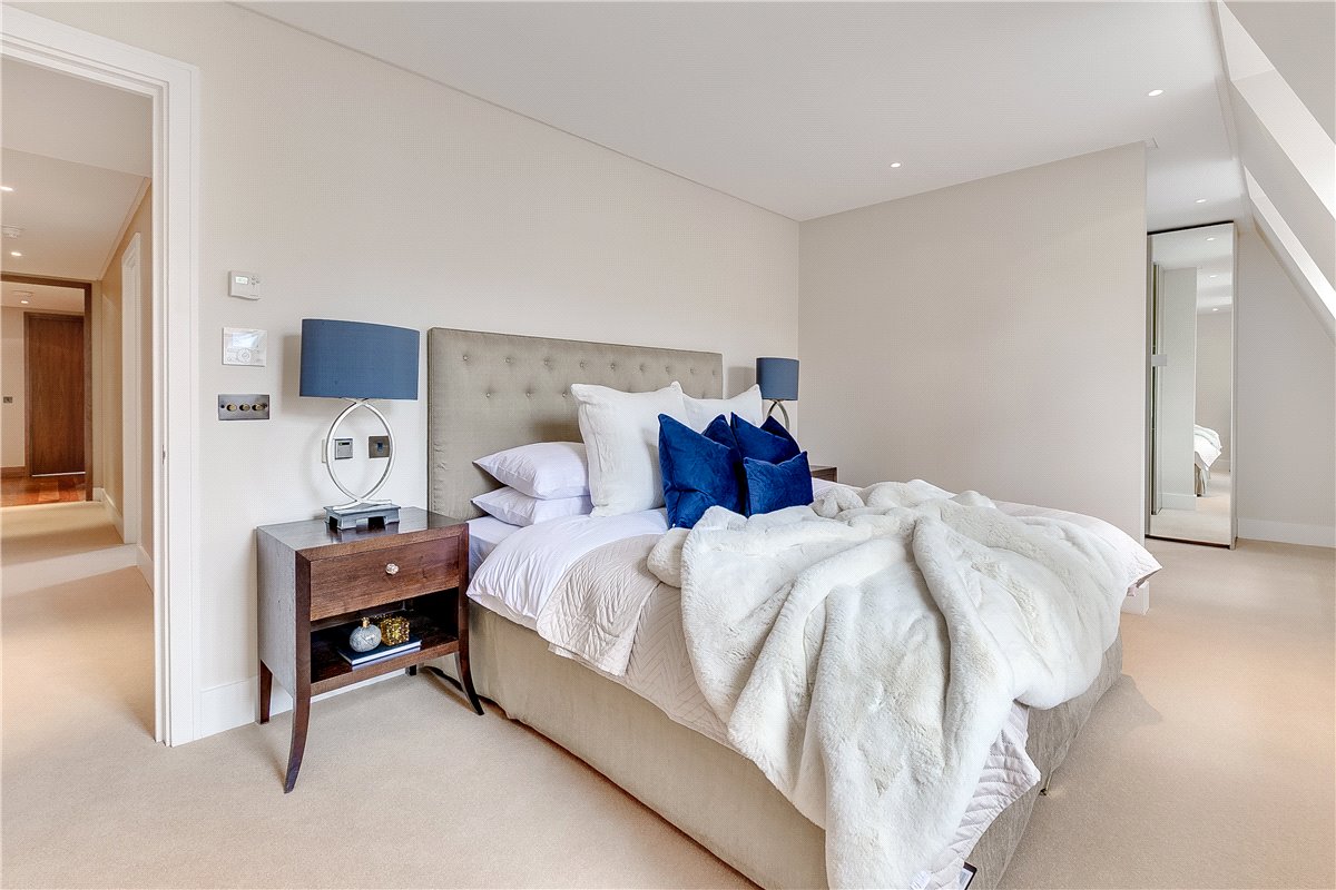 3 bedroom Flat, Park Street, Mayfair, W1K - Available, Image 12
