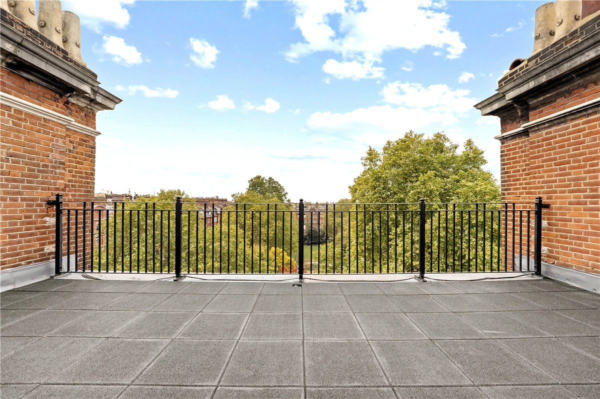 3 bedroom Flat, Cadogan Square, Knightsbridge, SW1X - Available, Image 1