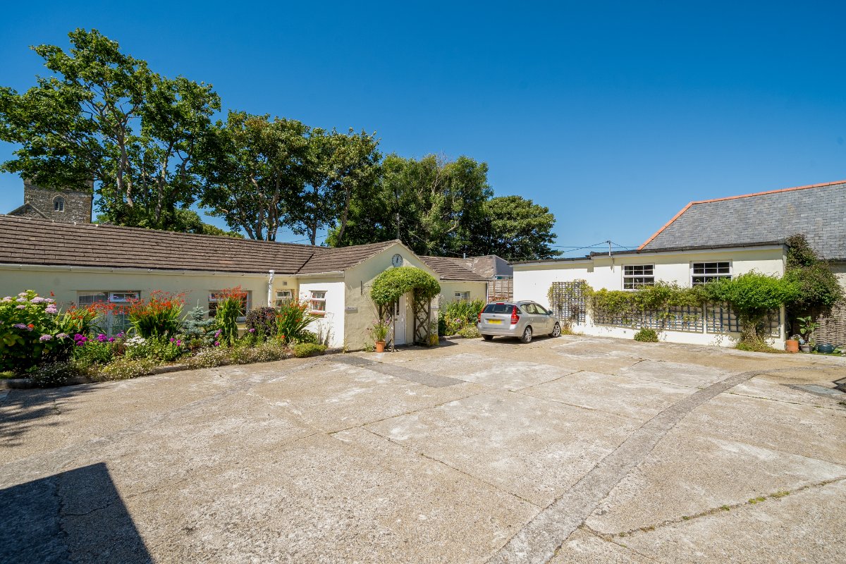 5 bedroom House, Lender Lane, Mullion, TR12 - Available, Image 1