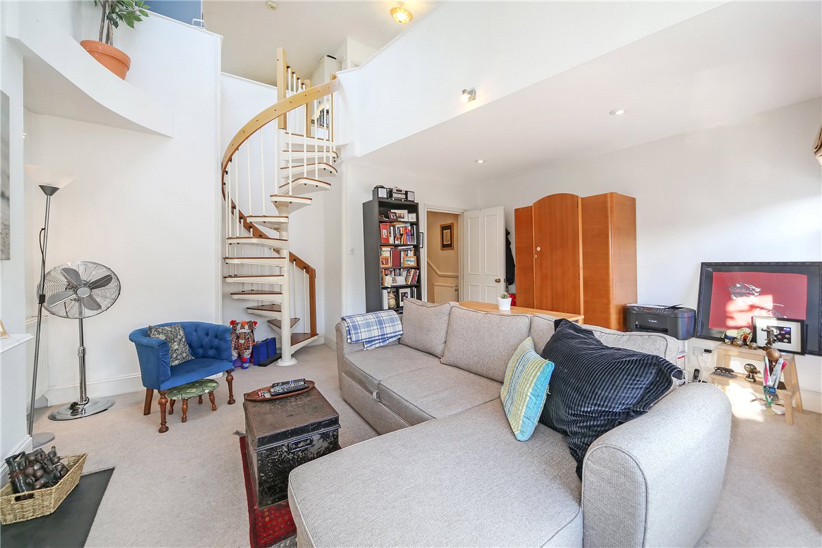2 bedroom Flat, Kelmscott Road, London, SW11 - , Image 2