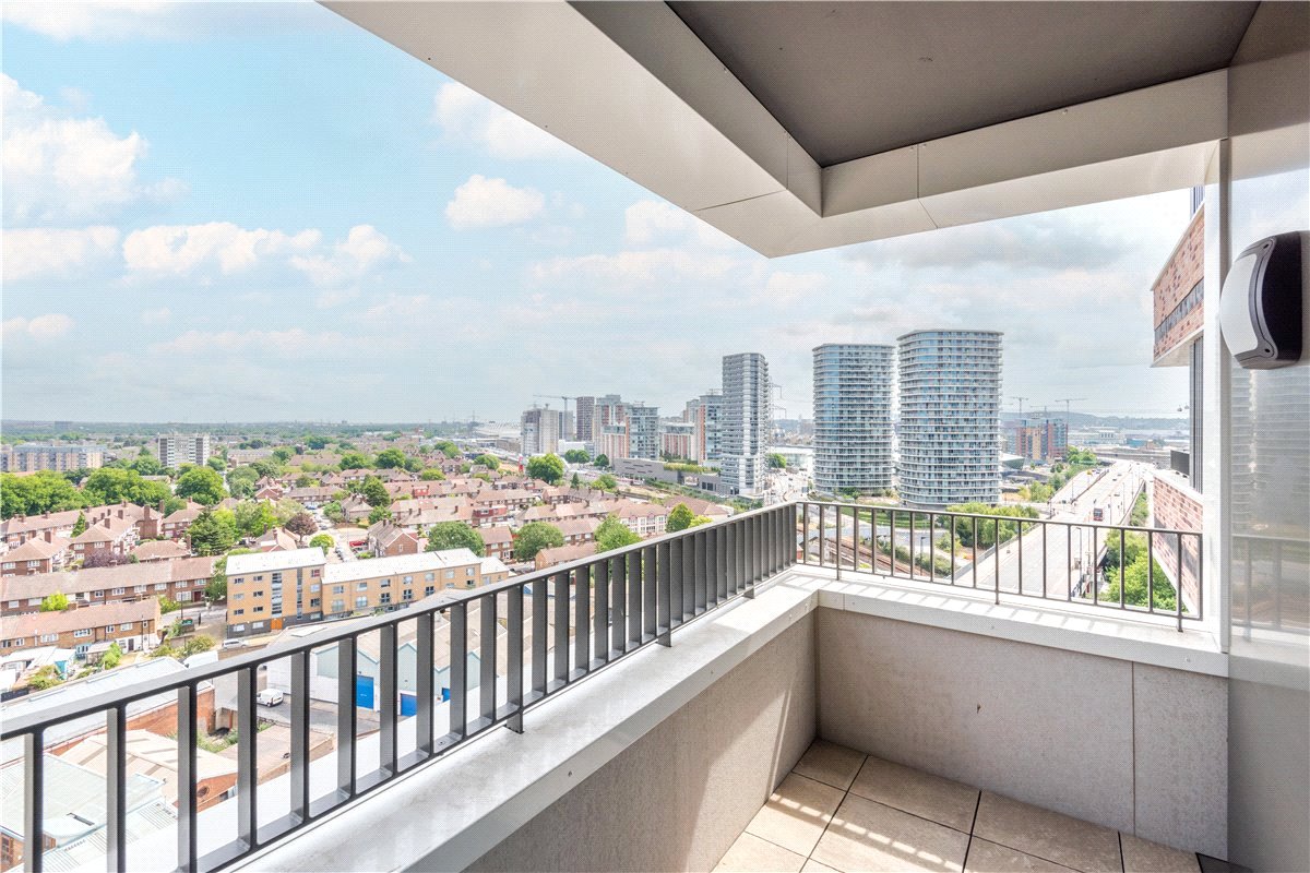 1 bedroom Flat, Heartwell Avenue, London, E16 - , Image 2