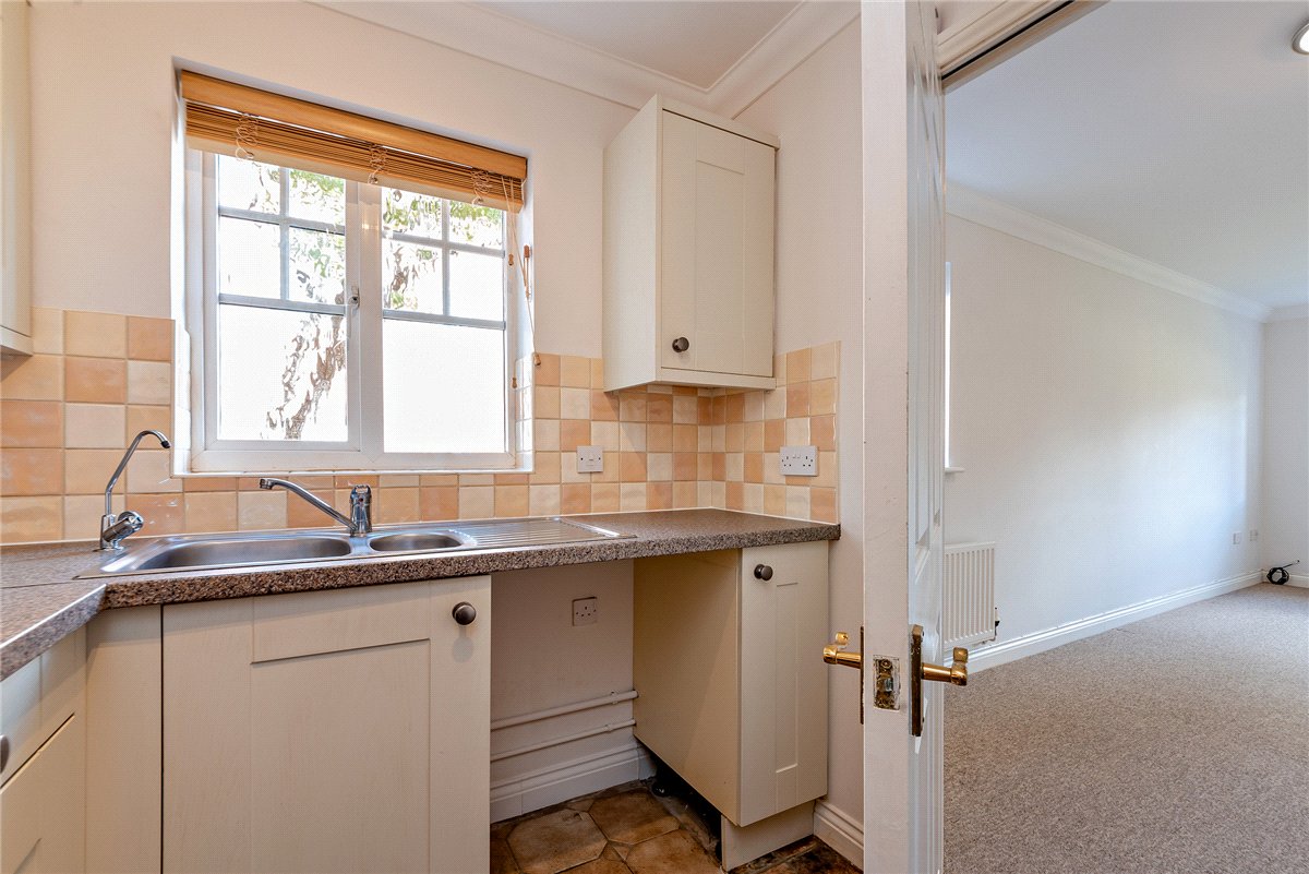2 bedroom Flat, Newtown Road, Newbury, RG14 - Available, Image 3