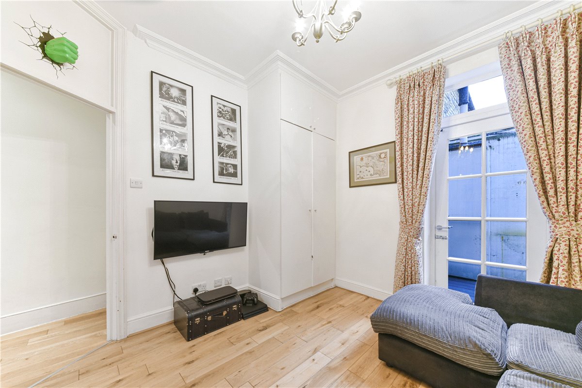 2 bedroom Flat, Chivalry Road, London, SW11 - , Image 5