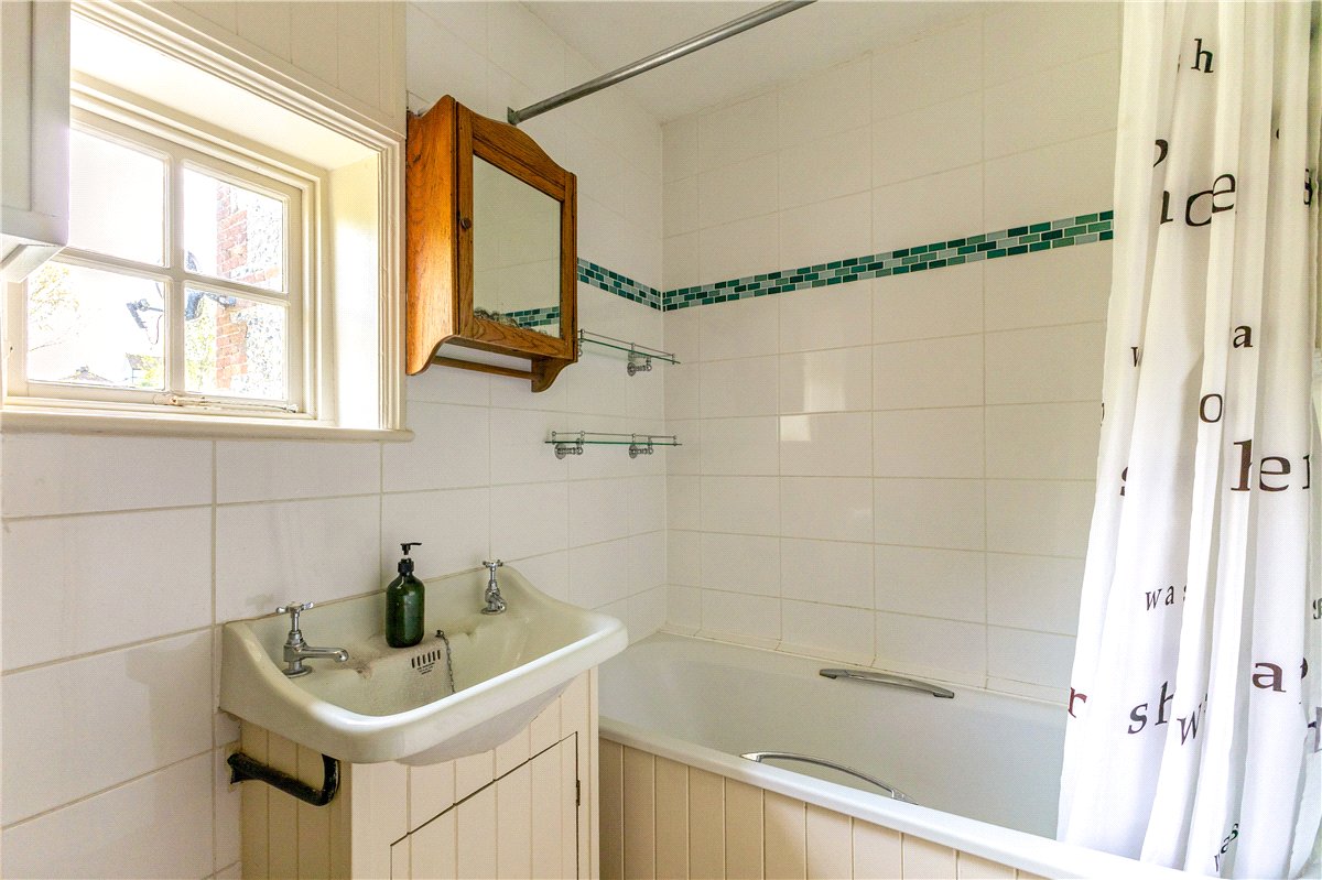 3 bedroom House, West Street, Aldbourne, SN8 - Available, Image 17