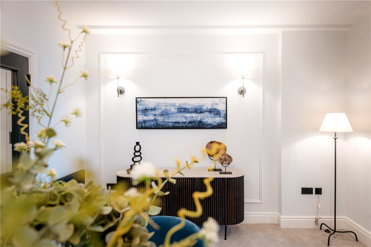 3 bedroom Flat, Curzon Street, Mayfair, W1J - Available, Image 12