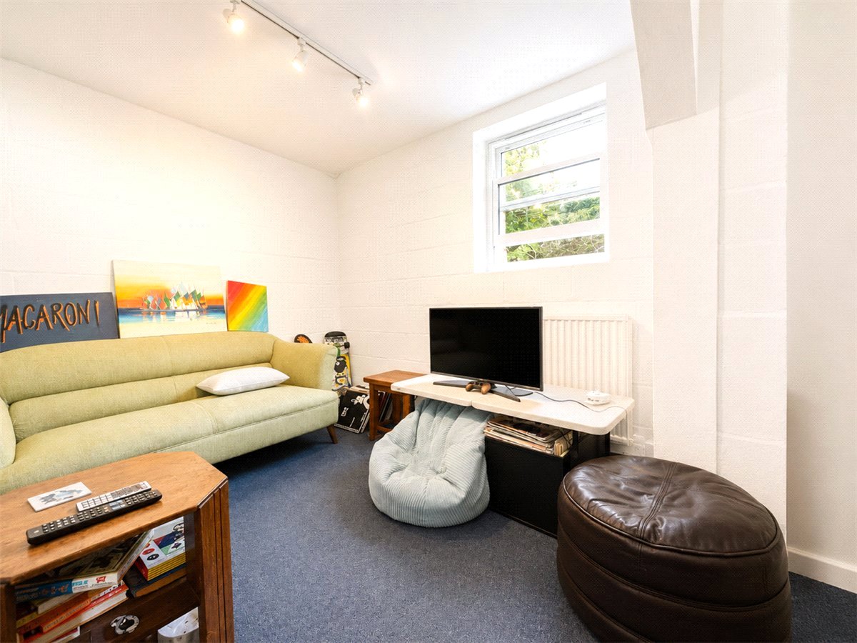3 bedroom House, Edgar Road, Winchester, SO23 - Available, Image 10