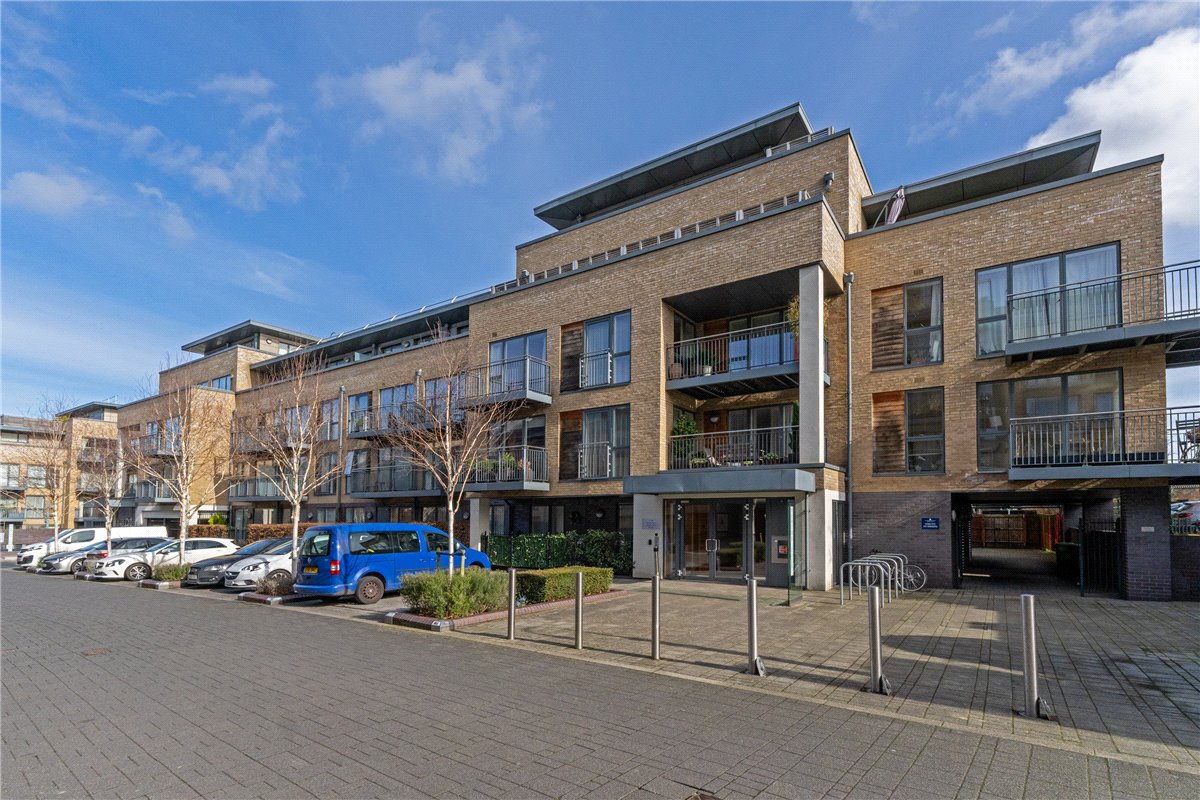 2 bedroom Flat, Newton Court, Kingsley Walk, CB5 - Available